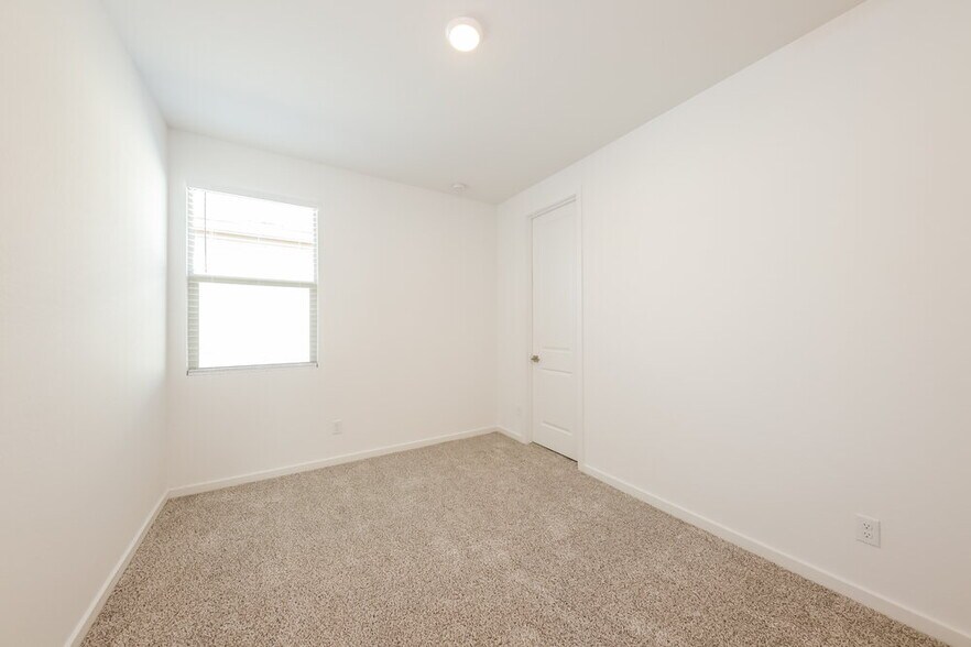 Building Photo - 20192 W Palo Verde Dr