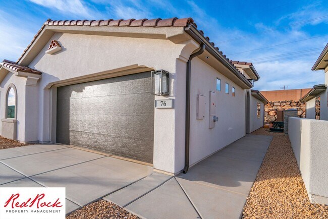 Building Photo - St. George 3 Bedroom Single-Level Home–$30...