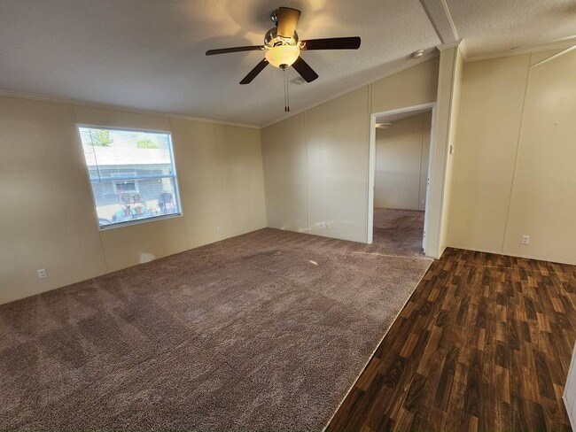Building Photo - 445 Avanti Way Blvd
