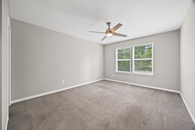 Building Photo - Spectacular 5 Bedrm, 3.5 Bath in the gated...