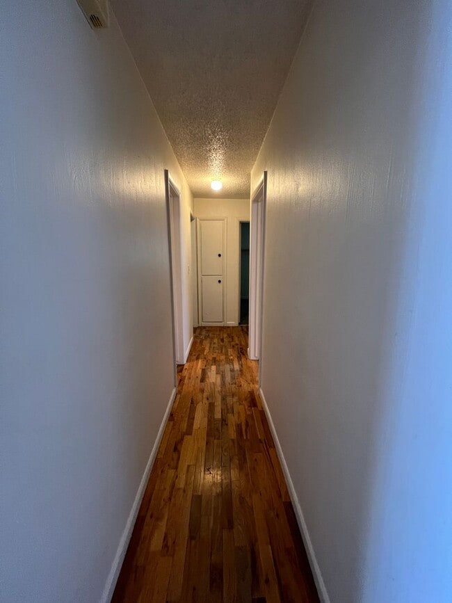 Building Photo - Cozy Home on Corner Lot!