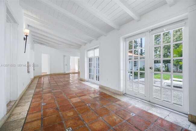 Building Photo - 2300 S Miami Ave