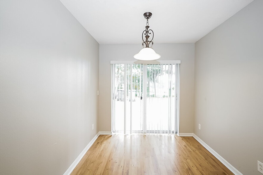 Building Photo - 7445 Oxford Garden Cir
