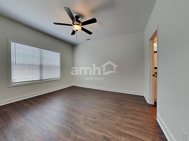Building Photo - 7211 Deer Springs Way