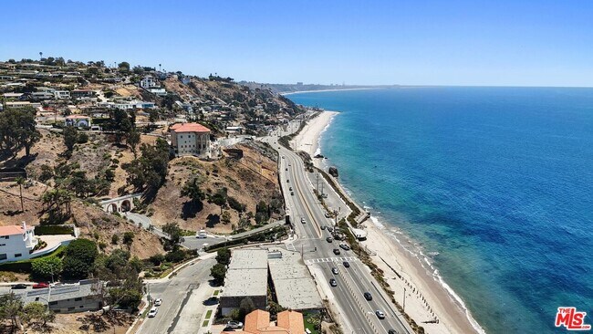 Building Photo - 18002 Coastline Dr