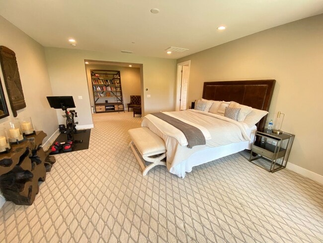 Building Photo - Wilder, Orinda!!!  4 Bed, 4.5 Bath, apx 3,380 Sq Ft.