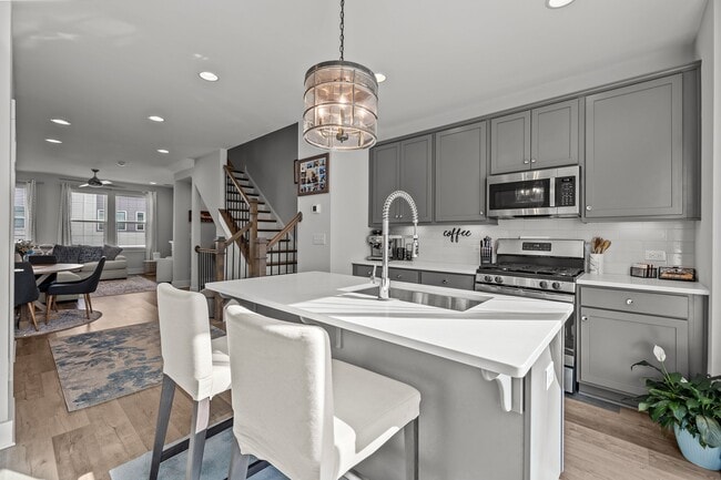 Building Photo - 644 W End Dr