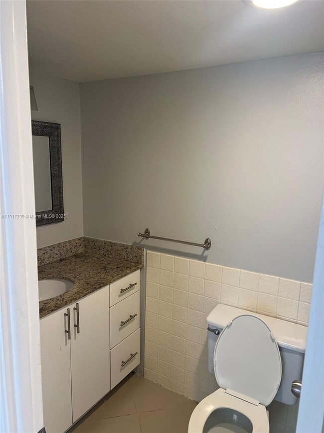 Building Photo - 1825 S Ocean Dr