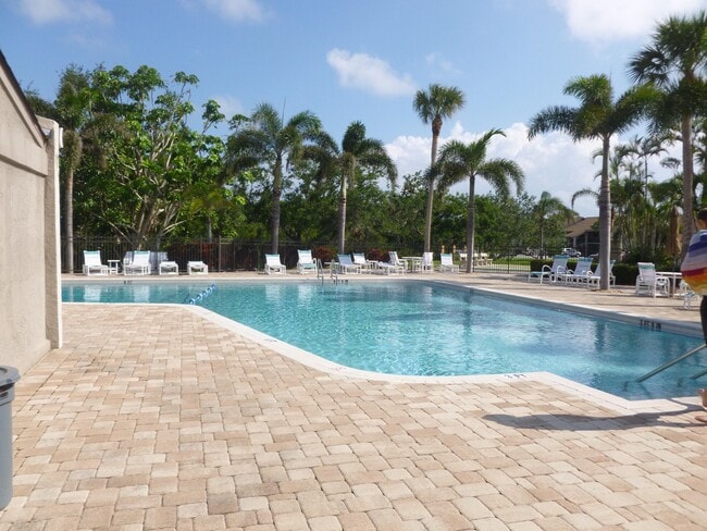 Building Photo - 1600 NE Dixie Hwy