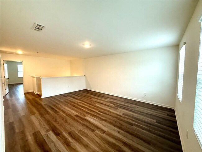 Building Photo - 119 Pond Ct