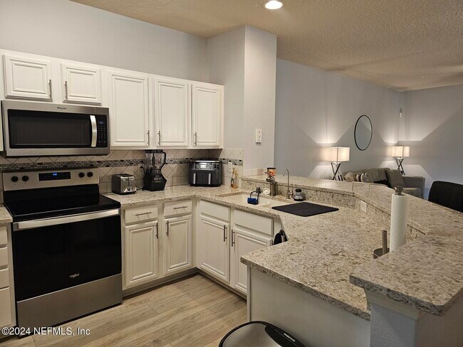 Building Photo - 3750 Silver Bluff Blvd
