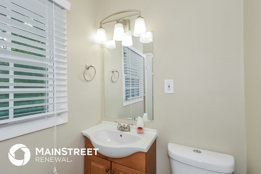 Building Photo - 464 Pinecrest Dr