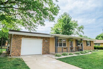 Building Photo - 3 bed 2 bath Ranch in Hobart