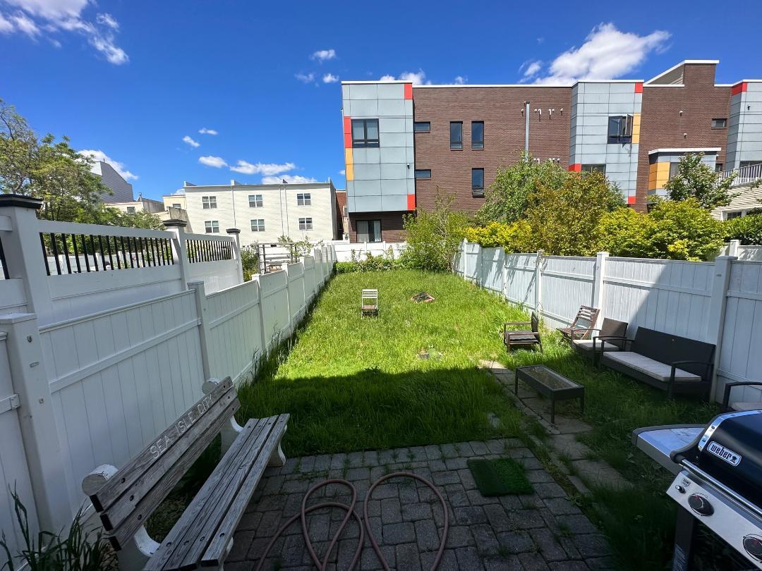 Building Photo - 509 Carpenter St