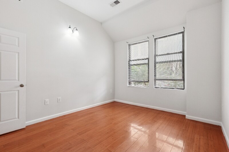 Building Photo - 1204 Chestnut St