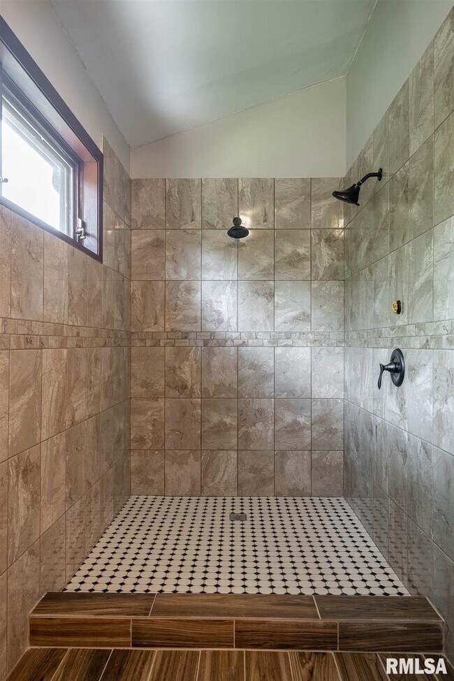 Building Photo - 29 Wildwood Dr