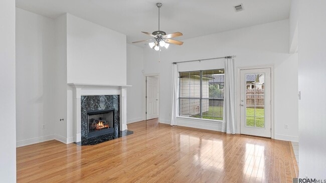 Building Photo - 12237 Spring Valley Dr