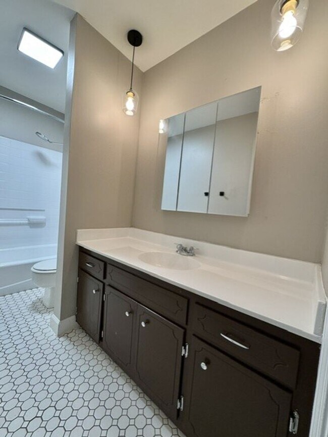 Building Photo - 2 Bed, 1.5 Bathroom Townhome with 2 Vehicle Carport