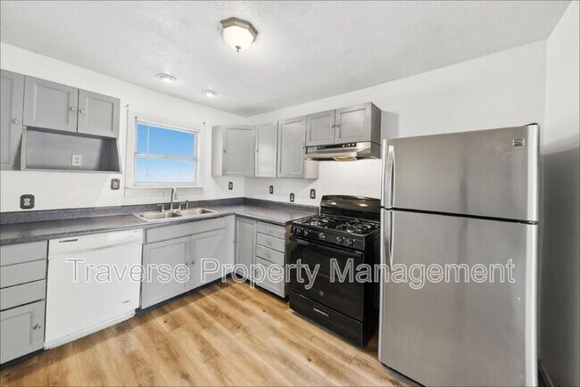Building Photo - 5025 Catalpa St