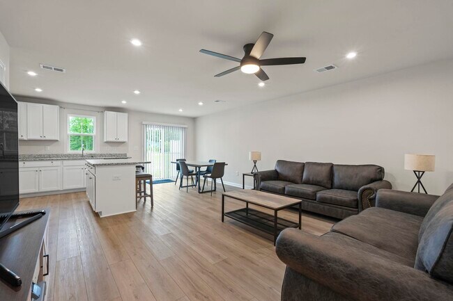 Building Photo - 338 Myrtle Mdws Dr