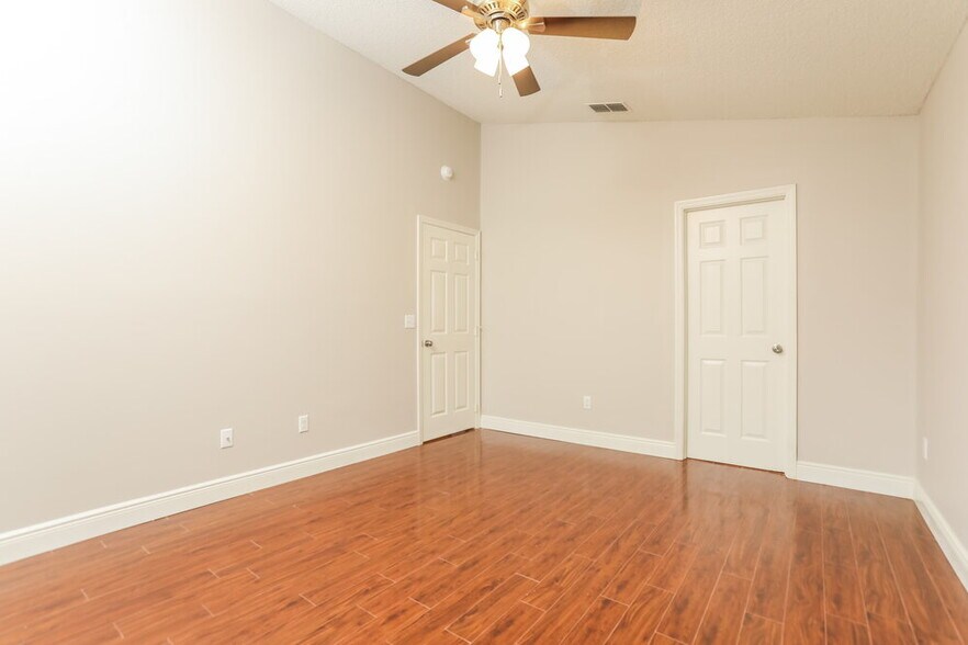 Building Photo - 813 Shell Ln