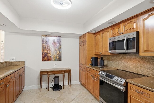 Building Photo - 6075 Glendale Dr
