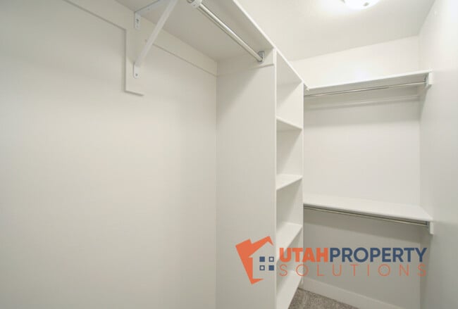 Building Photo - 1734 W Newcastle Ln