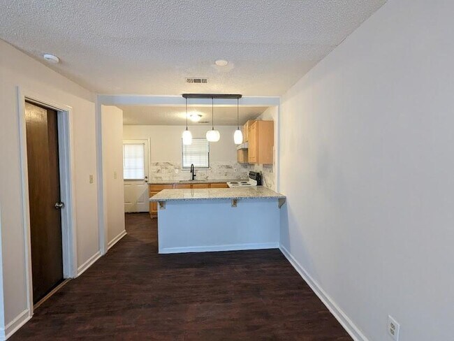 Building Photo - 3751 Oakwood Hills Dr