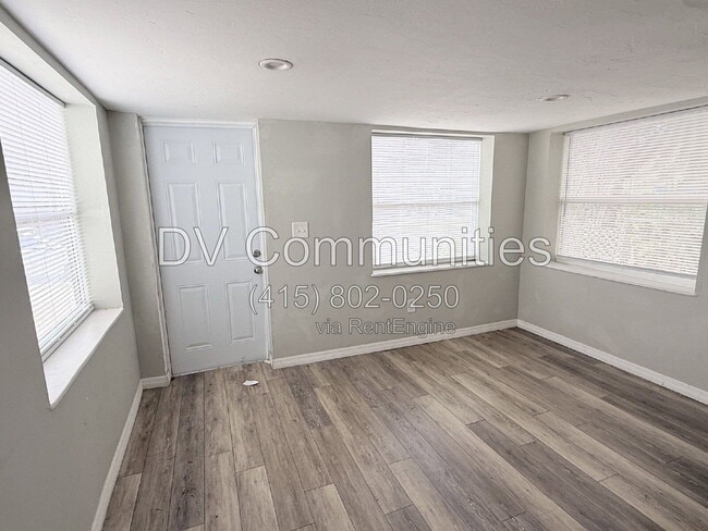Building Photo - 1426 10th St W