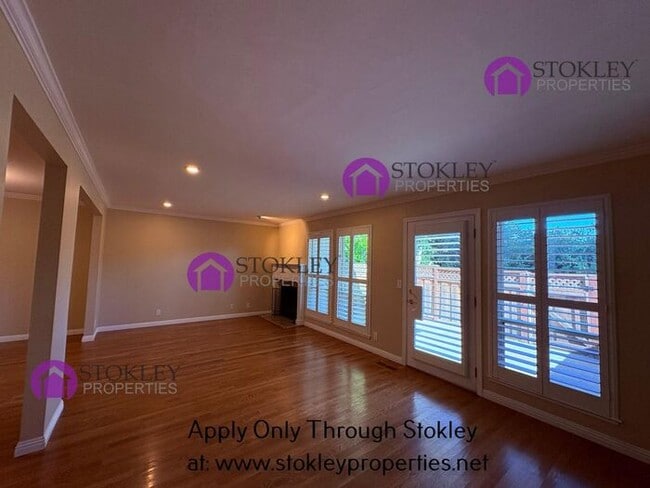 Building Photo - 323 Thistle Cir