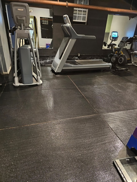 Building Photo - 445 S Central Ave