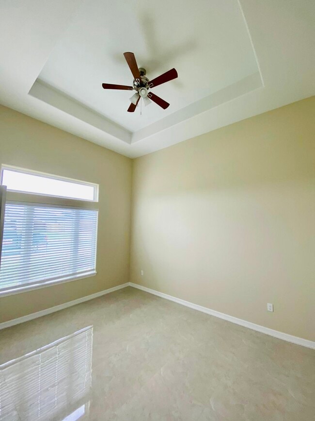 Building Photo - 5443 Barbwire Ln