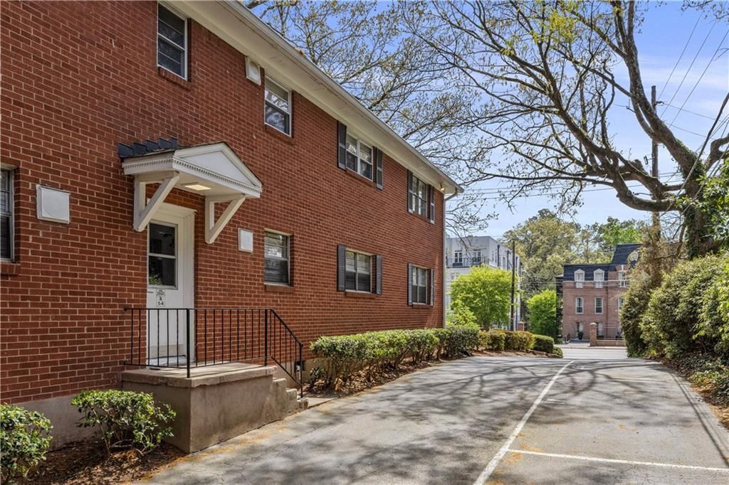 Building Photo - 3660 Peachtree Rd