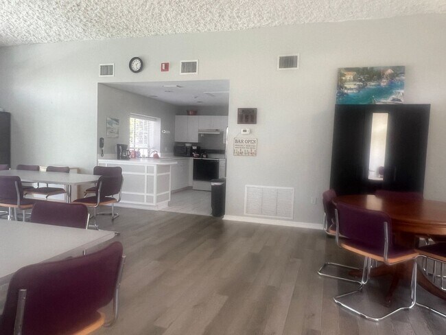 Building Photo - Fabulous Newly available Seasonal Rental i...