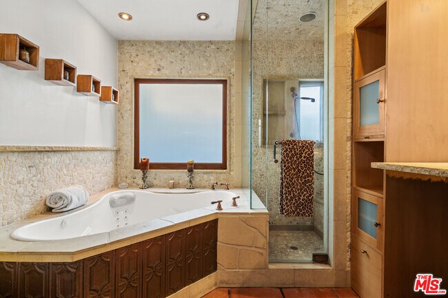 Building Photo - 545 Norwich Dr