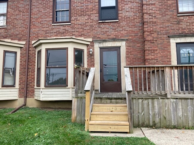 Primary Photo - 28 Seminary Ave