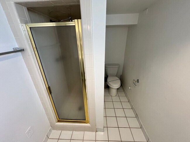 Building Photo - Charming 4 Bedroom 2 Bath Home in Sugarhouse!