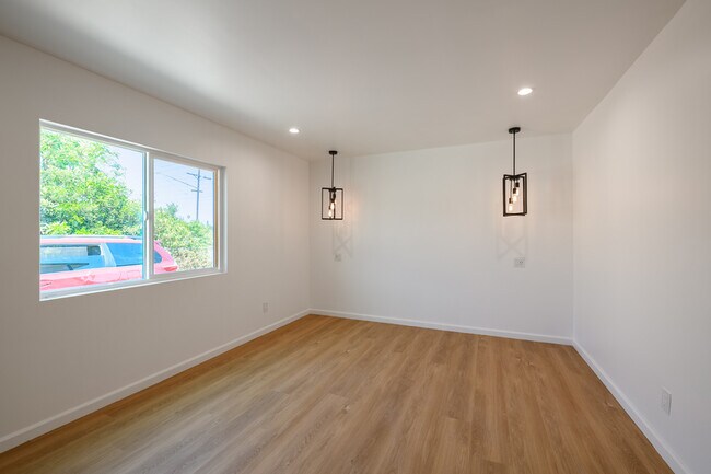 Building Photo - 6557 Darwell Ave