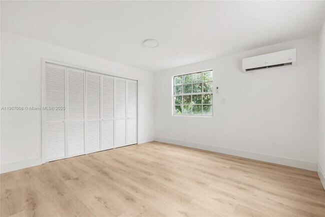 Building Photo - 2385 SW 17th St