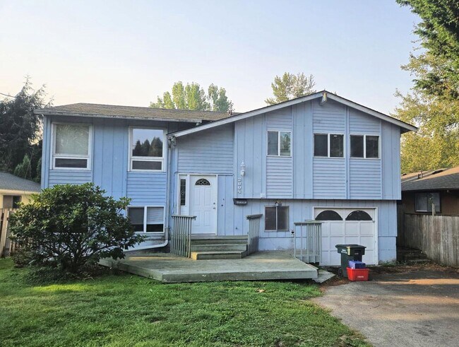 Building Photo - PRELEASING NOW: Large 6 bed/2 bath home!