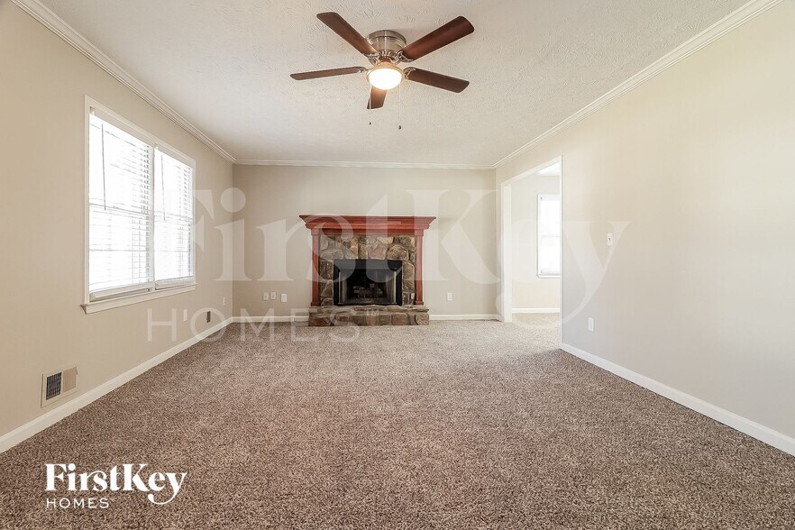 Building Photo - 560 Presidential Dr