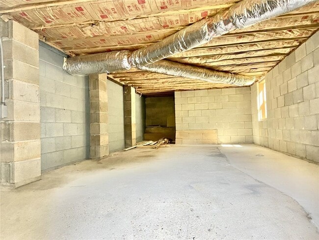 Building Photo - 7 Evesham Ln