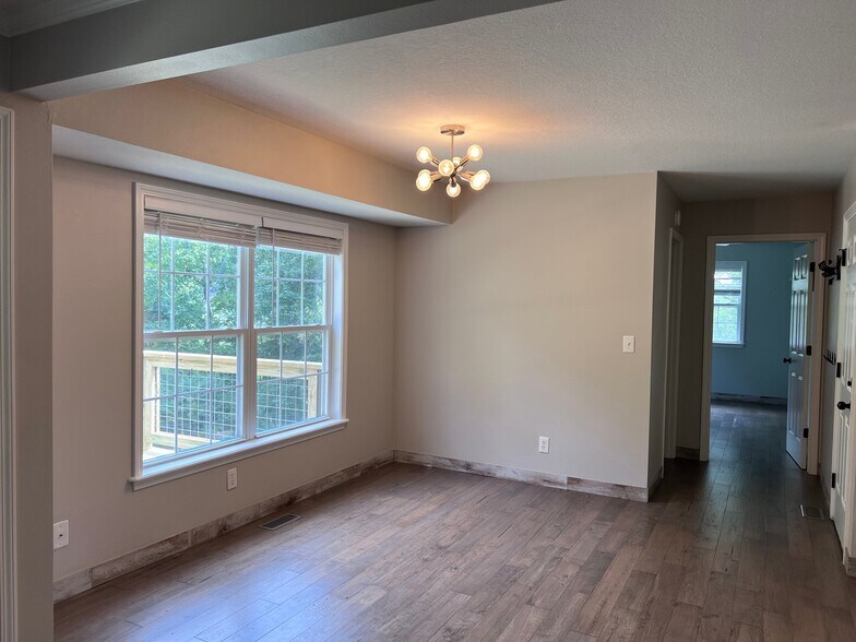 Building Photo - 1503 E Twin Lakes Dr