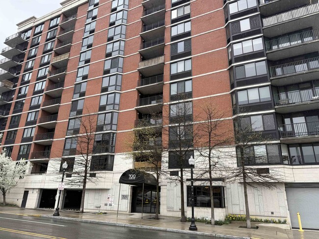 Building Photo - 700 Grove St
