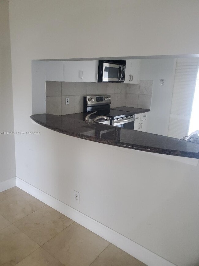 Building Photo - 16645 Hemingway Dr