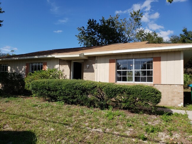 Building Photo - 2904 Foxdale Dr