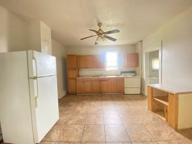 Building Photo - 216 Patton Ave NW