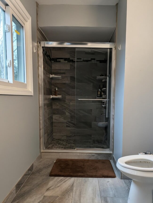 Building Photo - 7074 Foxridge Dr