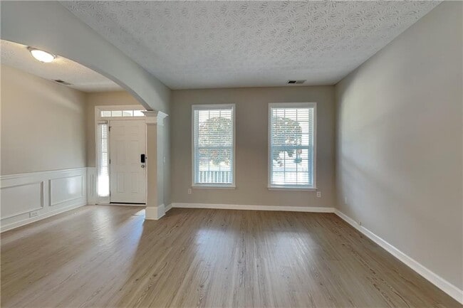 Building Photo - 928 Mill Creek Ave