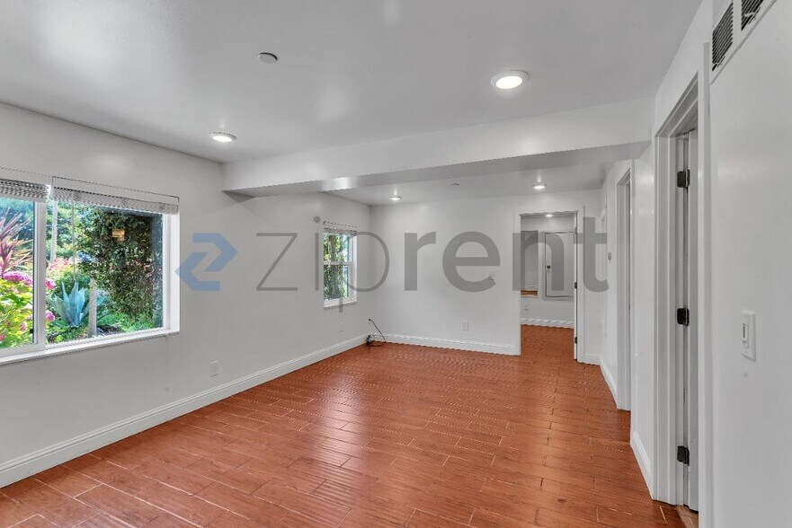 Building Photo - Unit 2